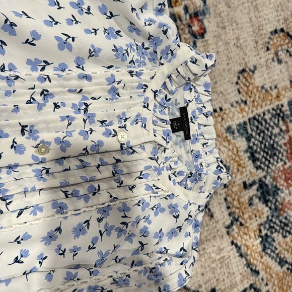 Ann Taylor medium blouses like new - Picture 4 of 4